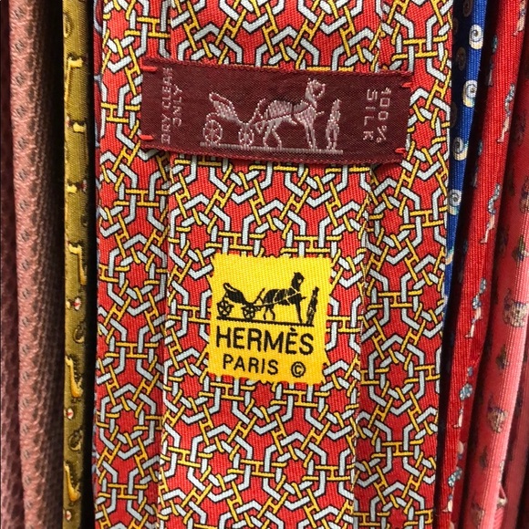 Hermès tie. Red, gold, and white. - Picture 1 of 7